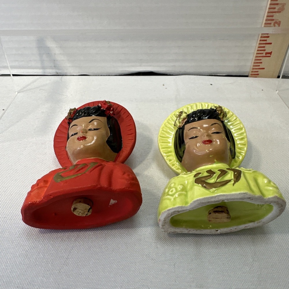 1950's Chinese Red And Green Girl Salt & Pepper Shaker 2pc Set w corks - Picture 3 of 4